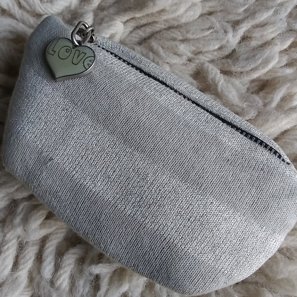 Gap coin purse